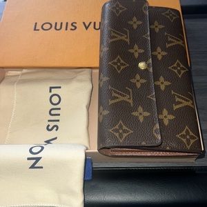 Louis Vuitton Authentic Monogram wallet w dustbag & box